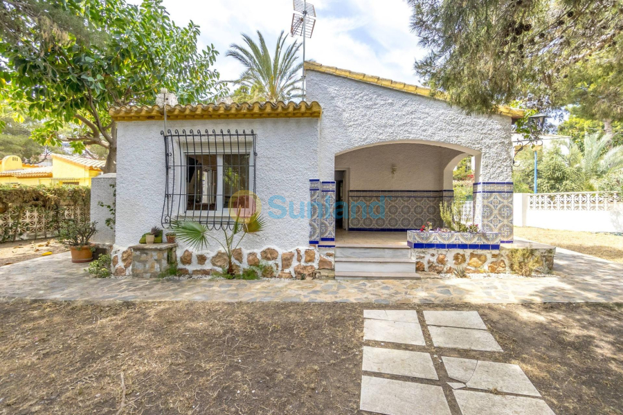 Resale - Villa - Orihuela Costa - Punta Prima