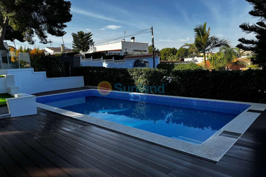 Segunda mano - Chalet - Torrevieja - Los Balcones