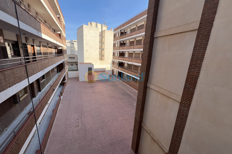 Resale - Apartamento - Torrevieja - Centro