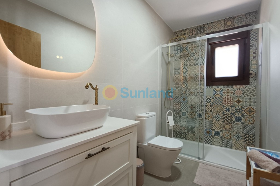 Resale - Villa - Pinar De Campoverde - 