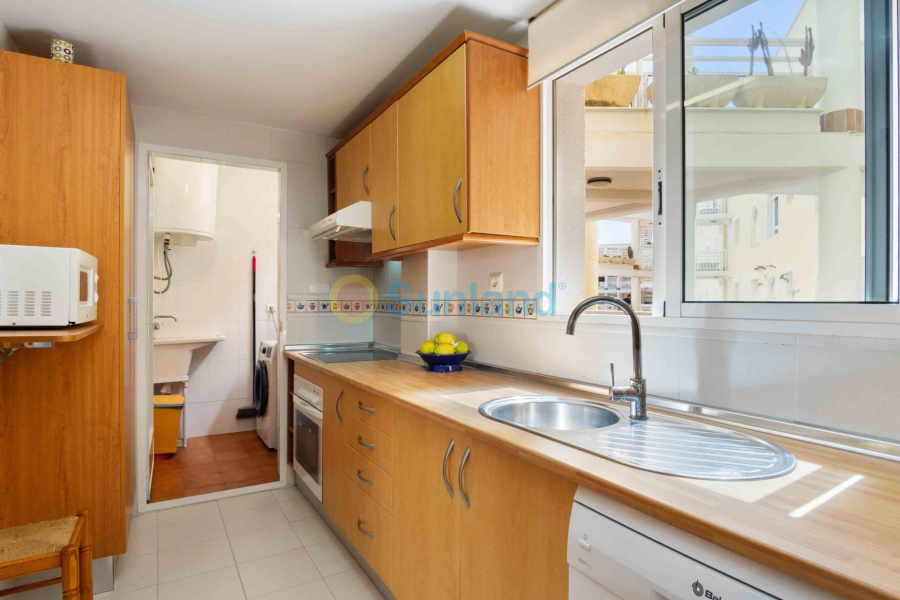 Resale - Apartment - Orihuela Costa - Campoamor