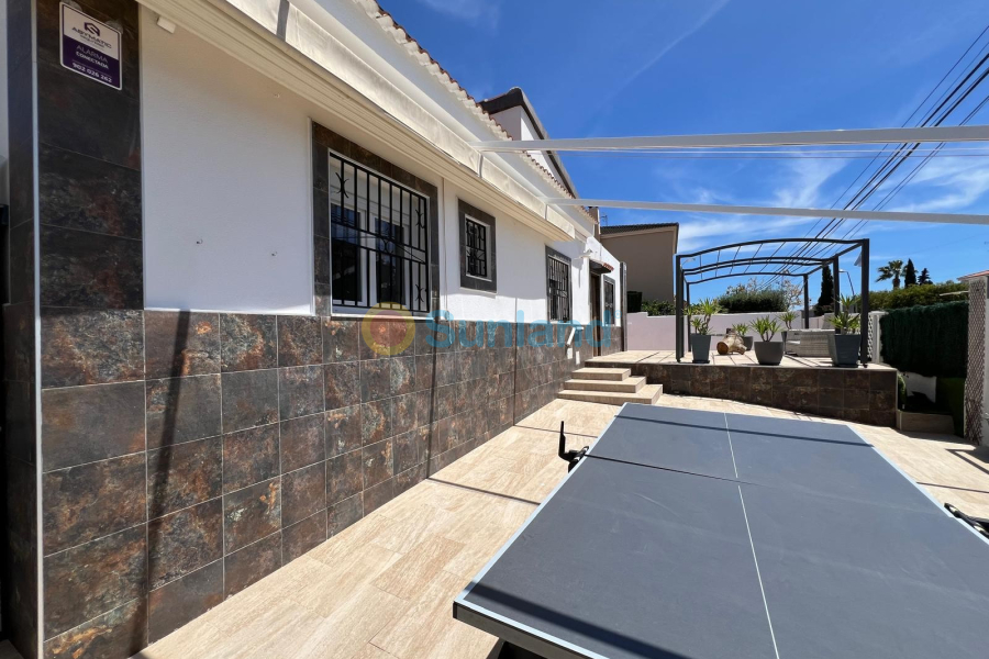 Resale - Villa - Torrevieja - 