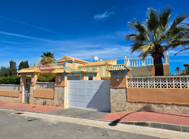 Villa - Brukte eiendommer - Torrevieja - El Chaparral