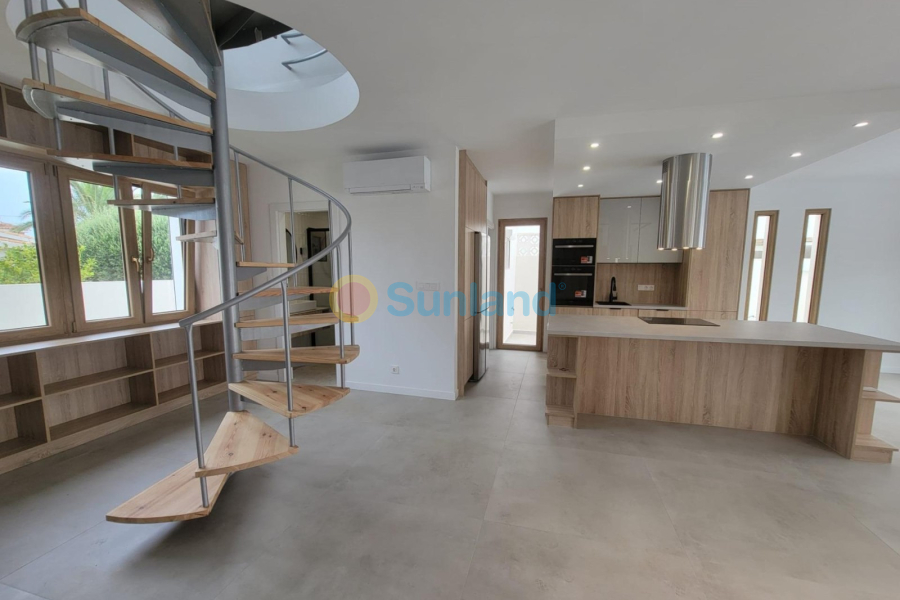 Resale - Villa - Orihuela Costa - 