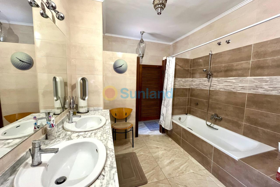 Resale - V - Villamartin