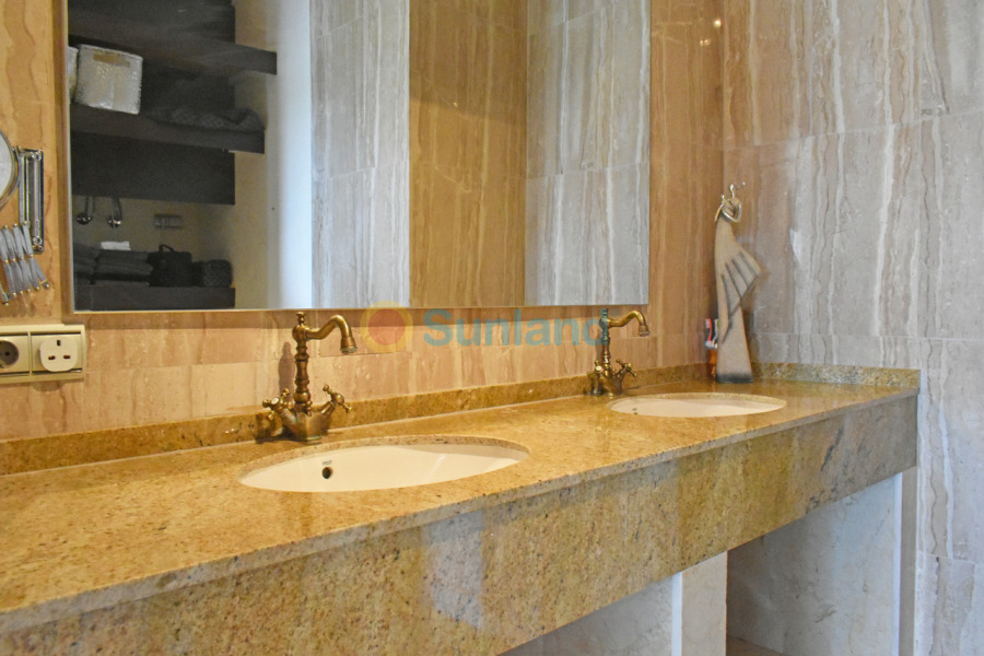 Resale - V - Torremendo