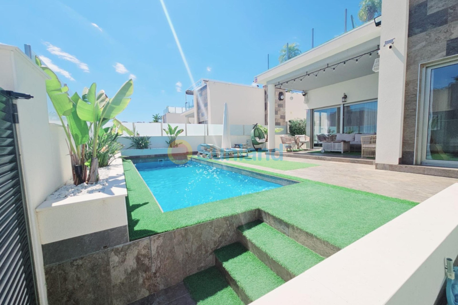 Använda fastigheter - Villa - Orihuela Costa - Villamartin