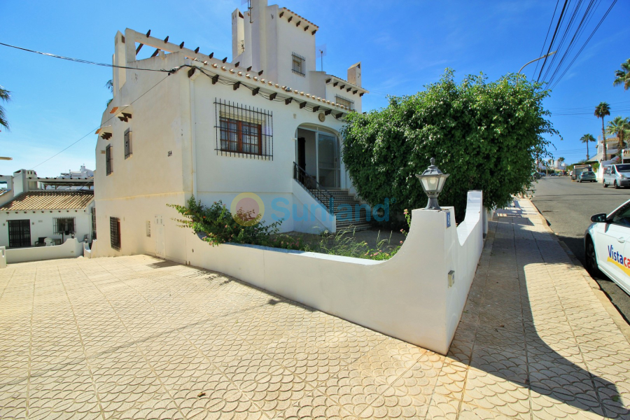 Resale - Townhouse - Villamartin