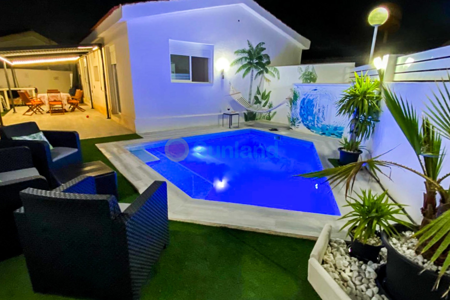 Resale - Villa - Torrevieja - 