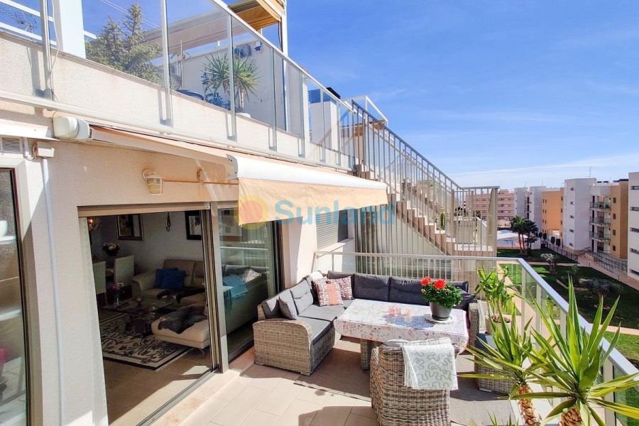 Resale - Apartment - Orihuela Costa - Villamartin