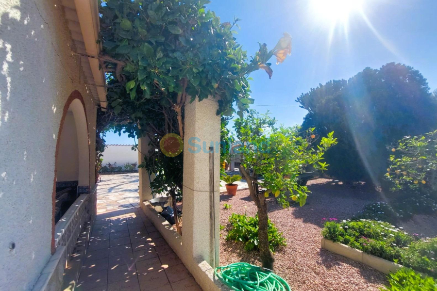 Resale - M - La Marina