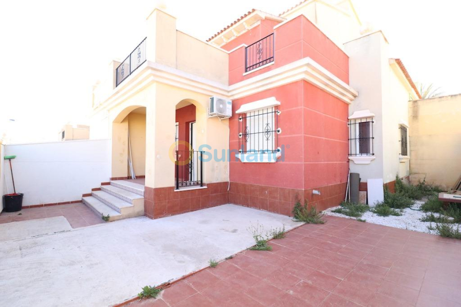 Använda fastigheter - Terraced house - Torrevieja - Las Calas