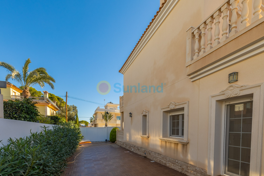 Resale - Villa - Orihuela Costa - Cabo Roig