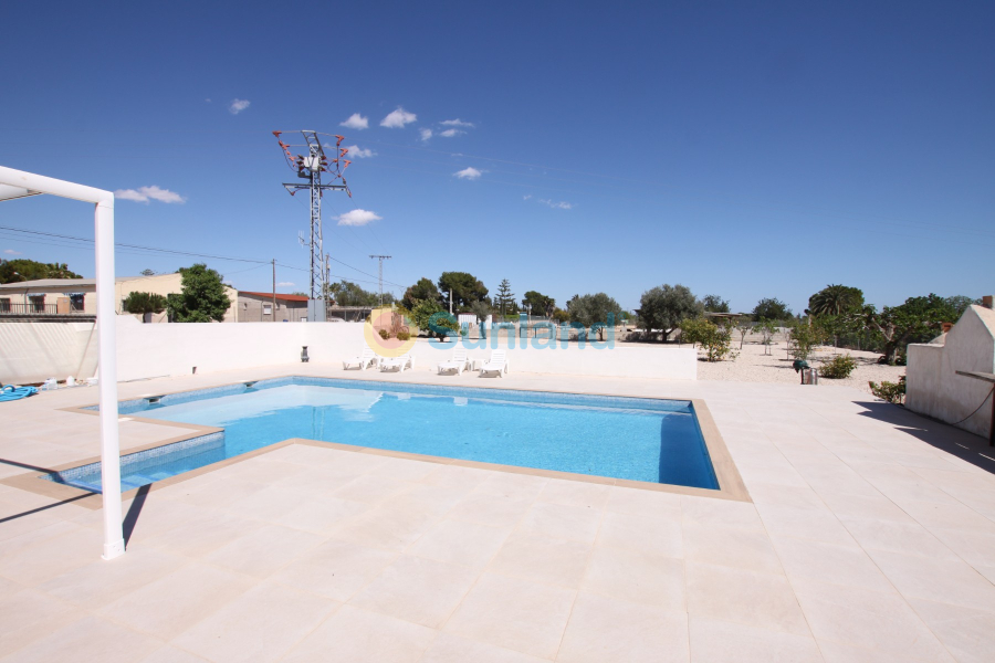 Resale - Country house - Crevillente