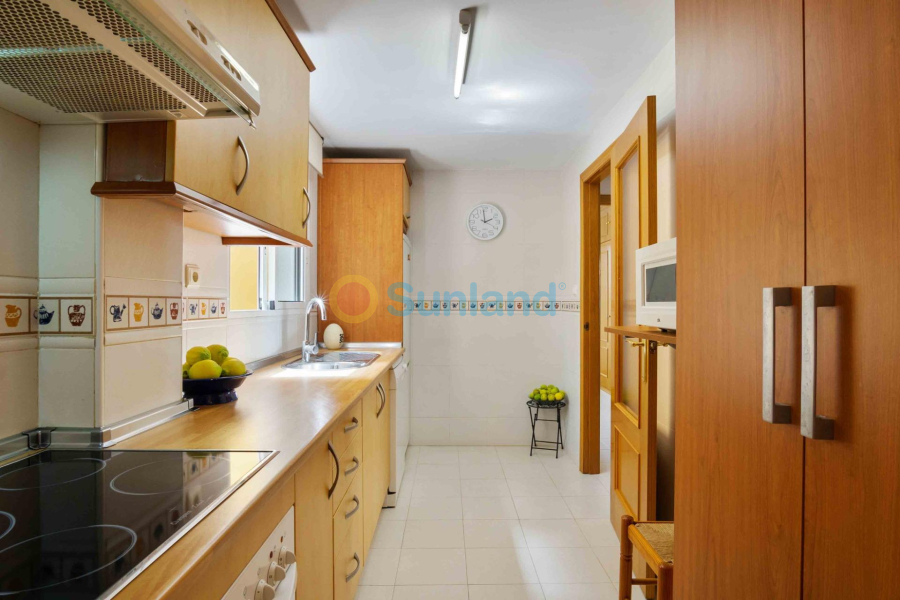 Resale - Apartment - Orihuela Costa - Campoamor