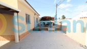 Resale - Villa - Torrevieja - La Siesta - El Salado - Torreta