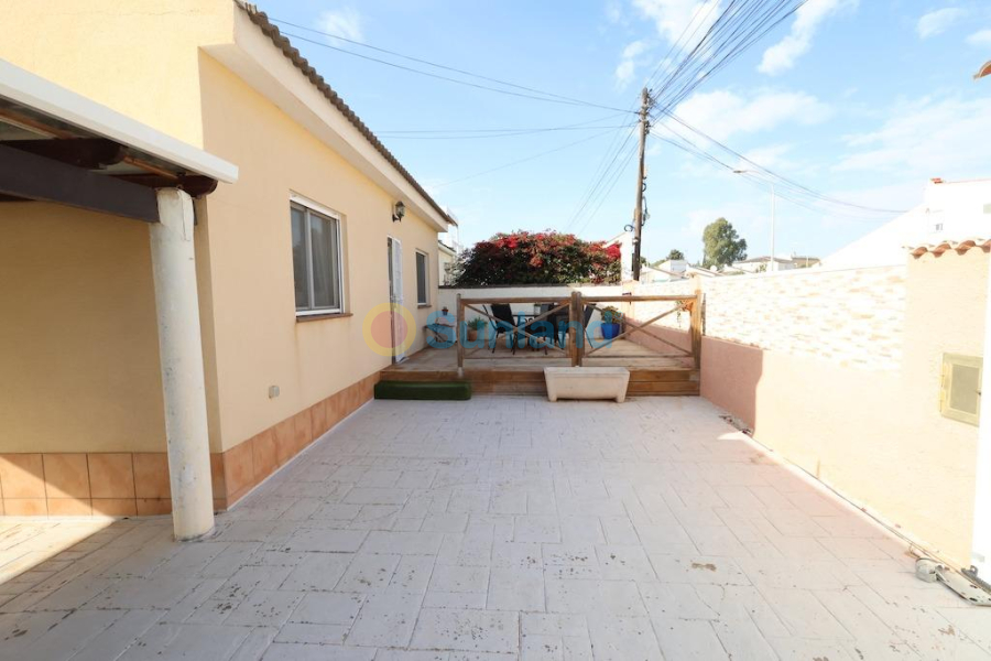 Resale - Villa - Torrevieja - La Siesta - El Salado - Torreta