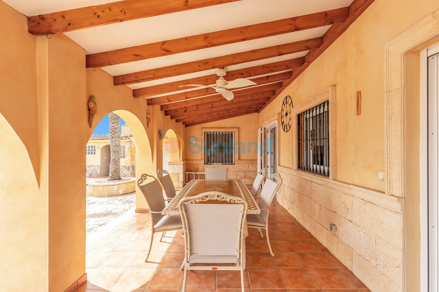 Resale - Villa - Albatera