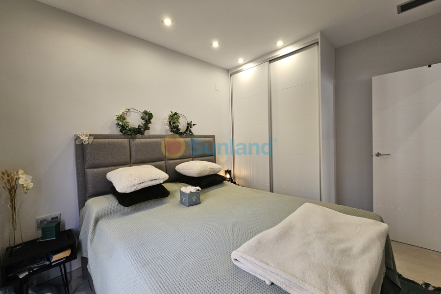 Resale - V - Villamartin