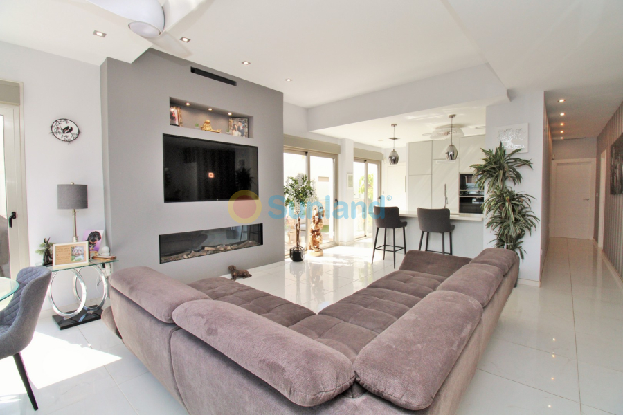 Resale - Villa - Villamartin