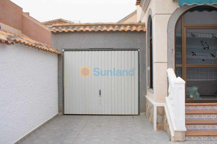 Segunda mano - Chalet - Torrevieja