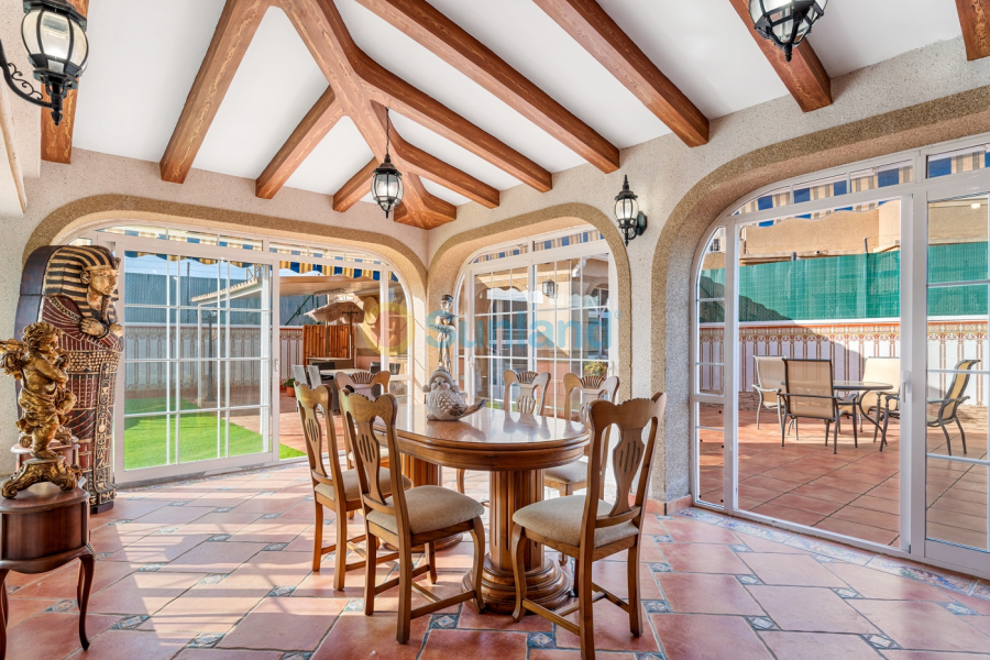Använda fastigheter - Villa - Torrevieja
