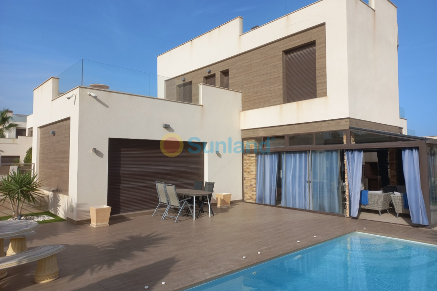 Resale - Villa - Torrevieja - Aguas Nuevas