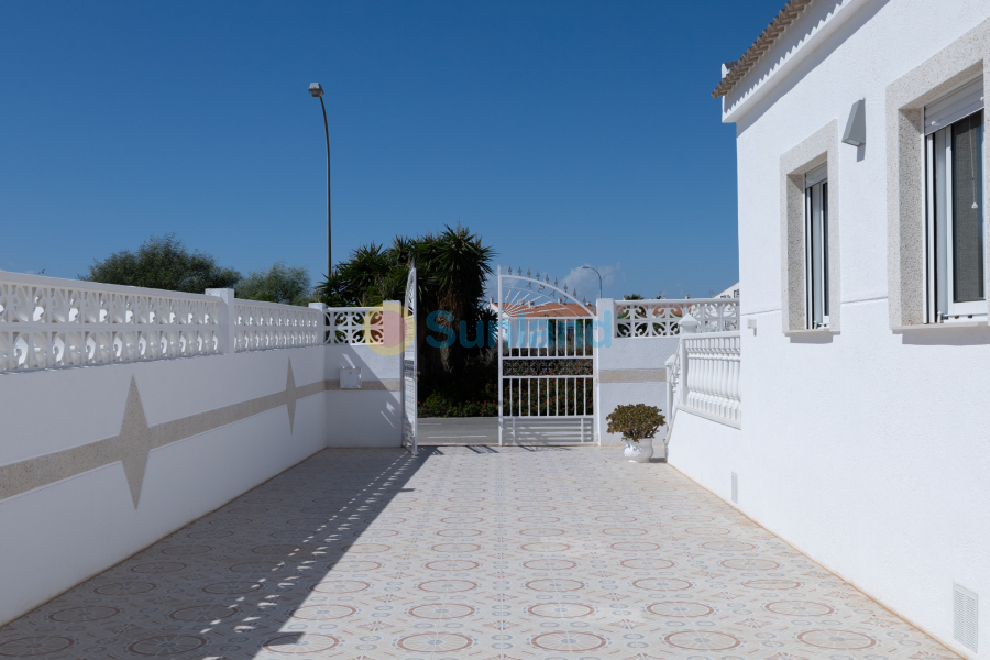 Resale - Villa - Torrevieja - San Luis