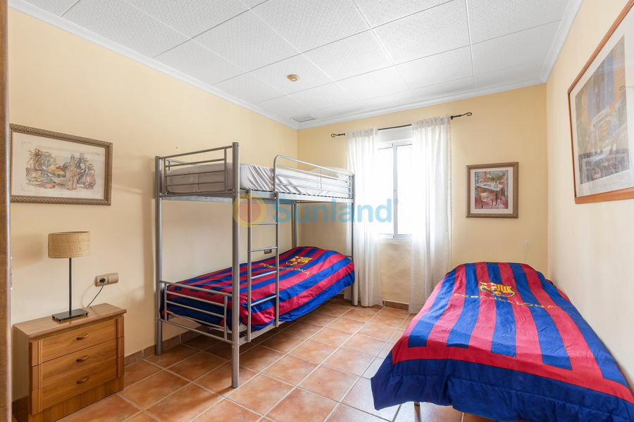 Resale - Villa - Albatera