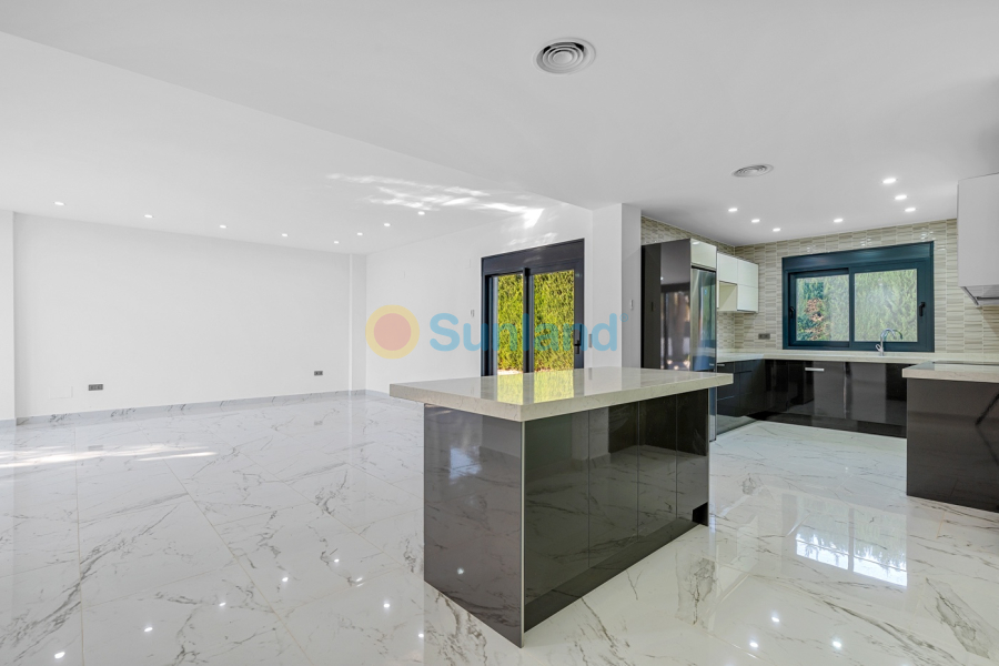 Вторичка - Bилла - Campoamor