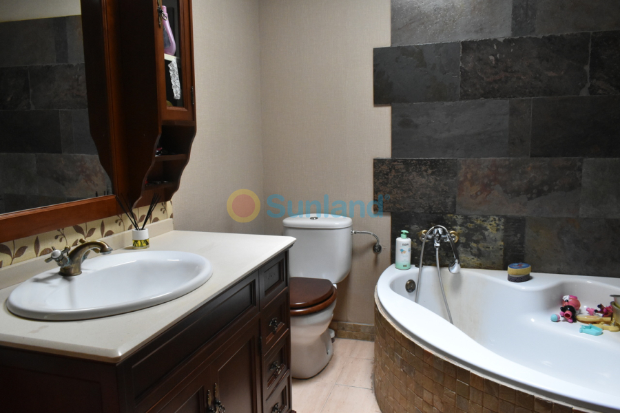 Brukte eiendommer - h - Algorfa