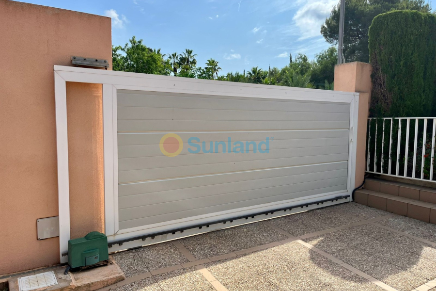 Resale - Villa - Benidorm