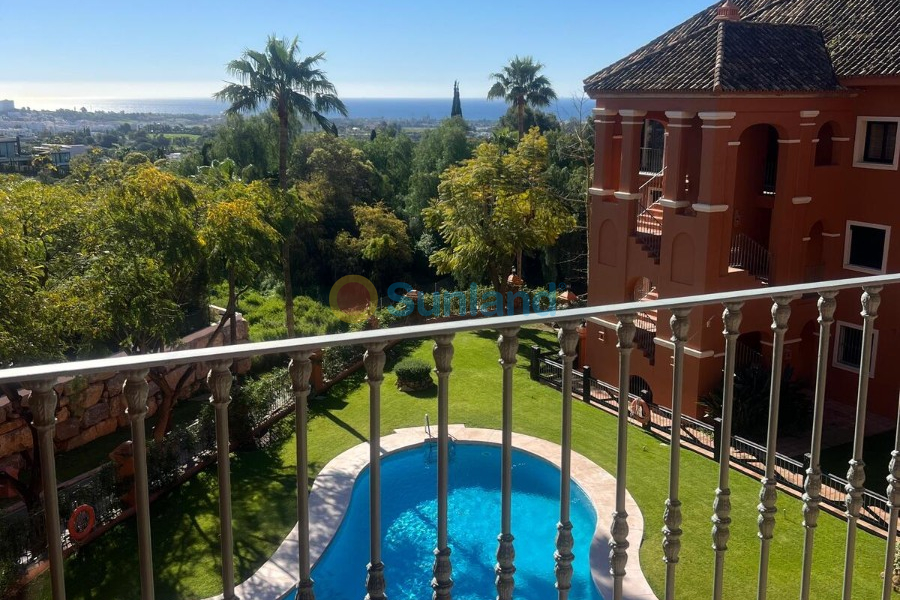 Resale - Apartment - Benahavis - La Quinta