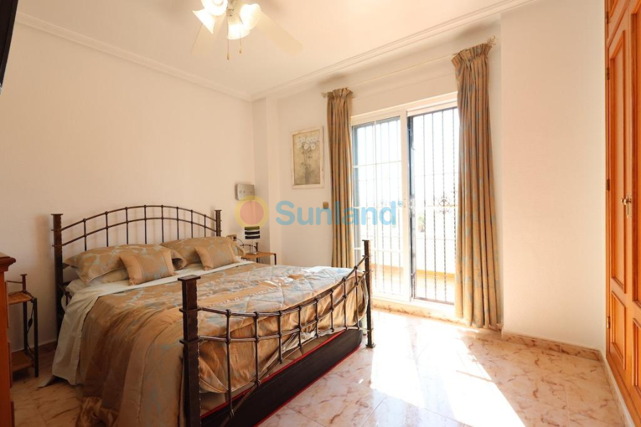 Resale - Terraced house - Orihuela Costa - Montezenia