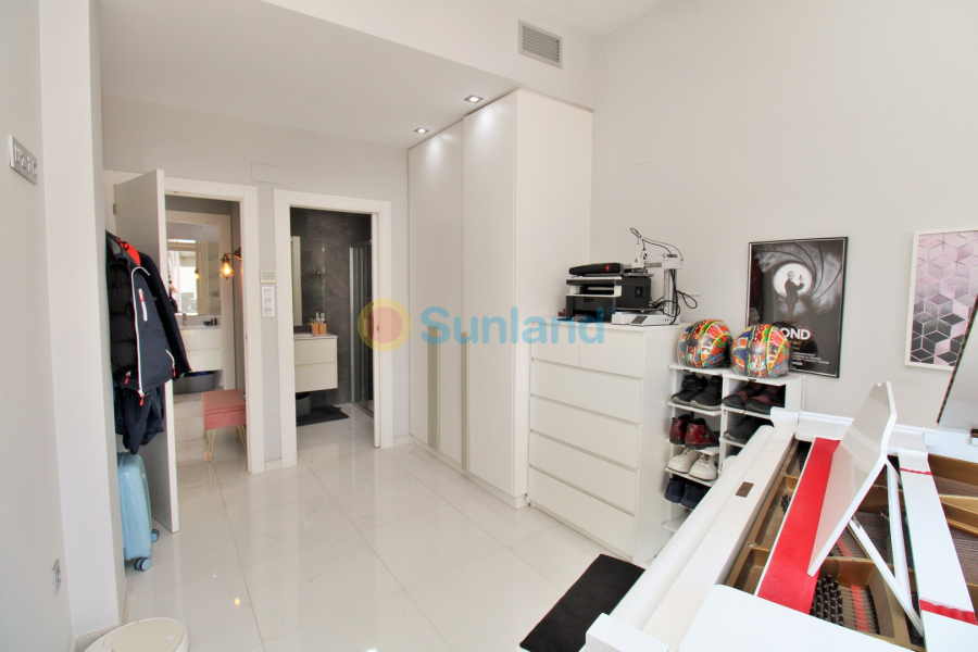 Använda fastigheter - Villa - Villamartin