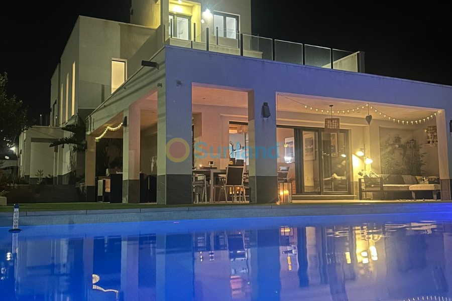 Resale - Villa - Orihuela costa - 