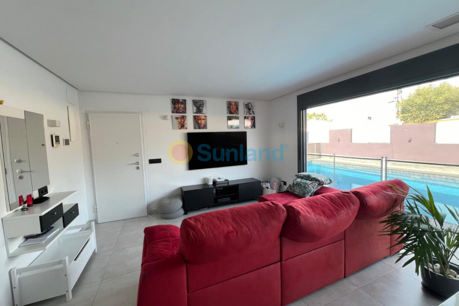 Resale - Villa - Torrevieja - 