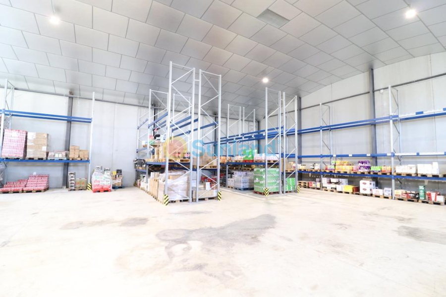 Resale - Industrial unit - Los Montesinos - Centro