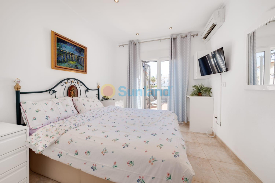 Resale - Villa - Orihuela Costa - Los Dolses