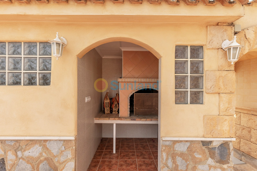 Resale - Villa - Albatera