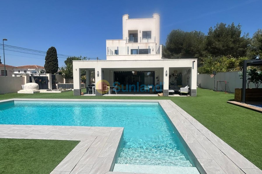 Resale - Villa - Orihuela costa - 