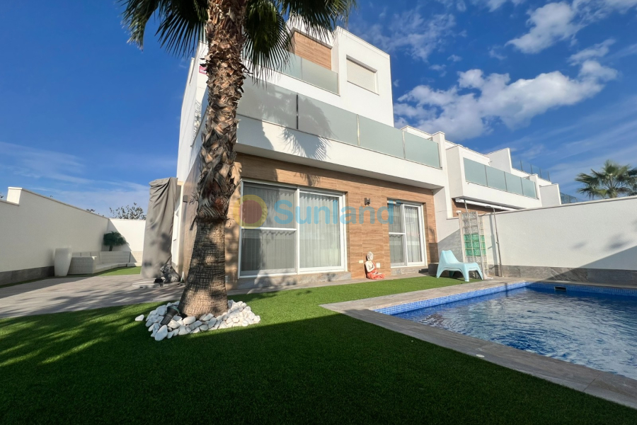 Resale - Villa - Orihuela costa - 