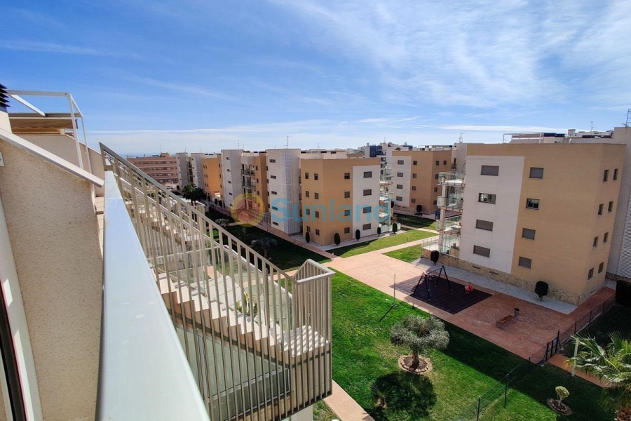 Resale - Apartment - Orihuela Costa - Villamartin