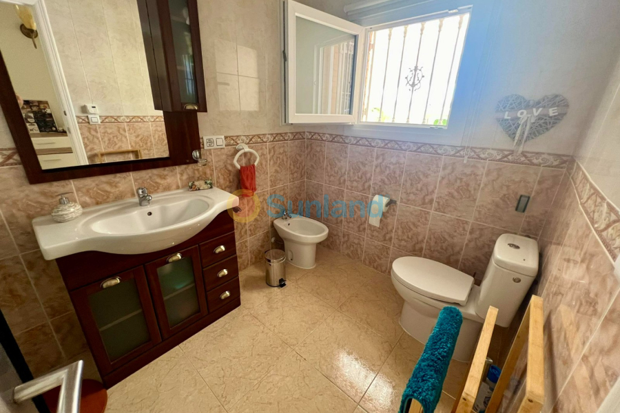 Resale - Country house - Orihuela