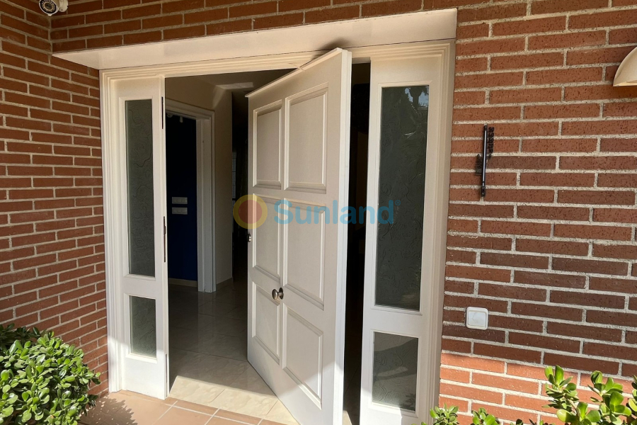 Resale - Villa - Benidorm