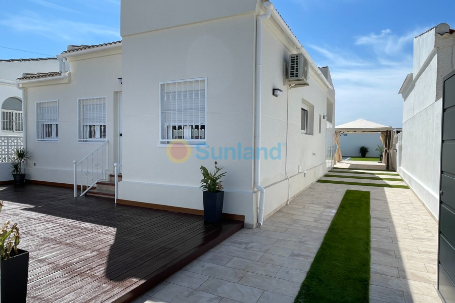 Segunda mano - Chalet - Torrevieja - San Luis