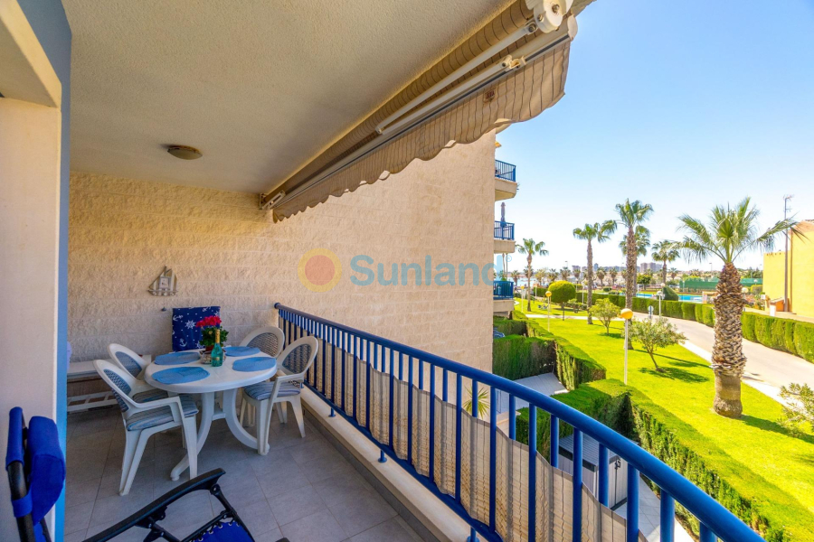 Resale - Apartment - Orihuela Costa - Campoamor