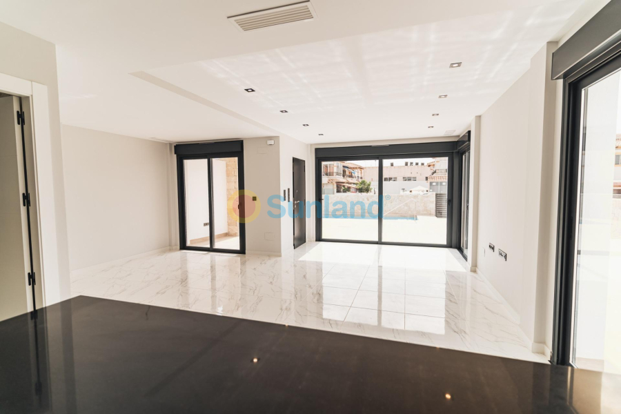 Nueva construcción  - Chalet - Orihuela Costa - Punta Prima