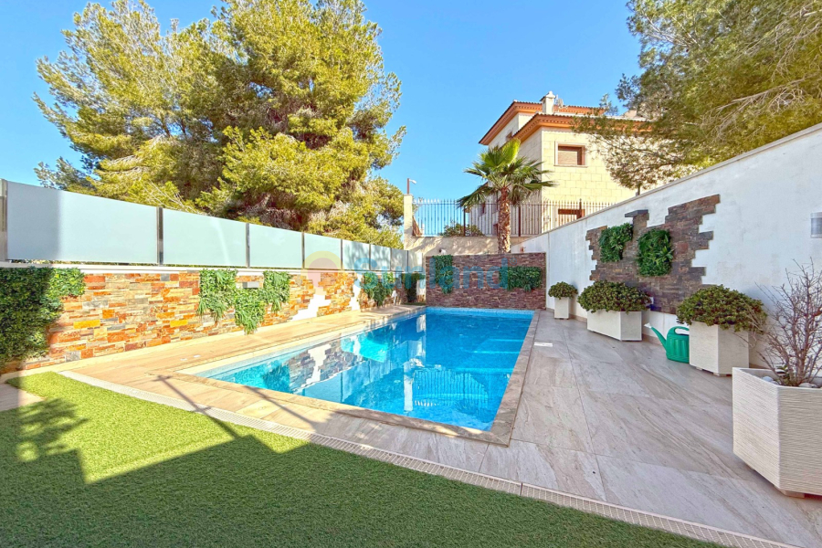 Använda fastigheter - Villa - Orihuela Costa - Villamartin
