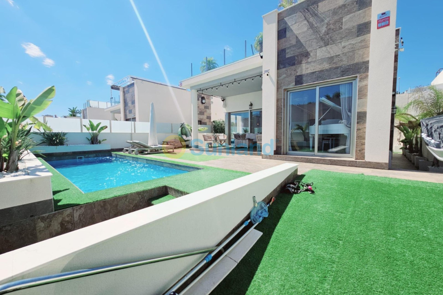 Använda fastigheter - Villa - Orihuela Costa - Villamartin